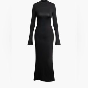 Turtleneck Long Sleeve Backless
Maxi Dress